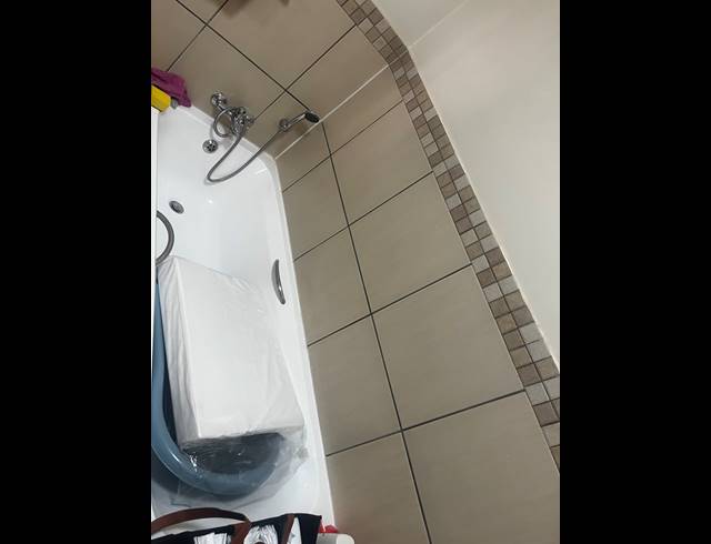 1 bed property to rent in BARBEQUE DOWNS